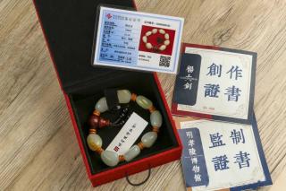 古色古香的手串专场来啦!50多年檀香,和田羊脂玉