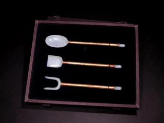 清代 和田玉籽料包金餐具一套「旧藏」