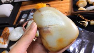 新疆和田玉原石,达到收藏级别的整个就是一个油膏